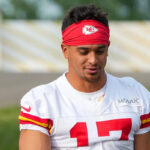 Alohi Gilman praises DC Steve Spagnuolo's coaching ahead of Week 1 - Yahoo Sports