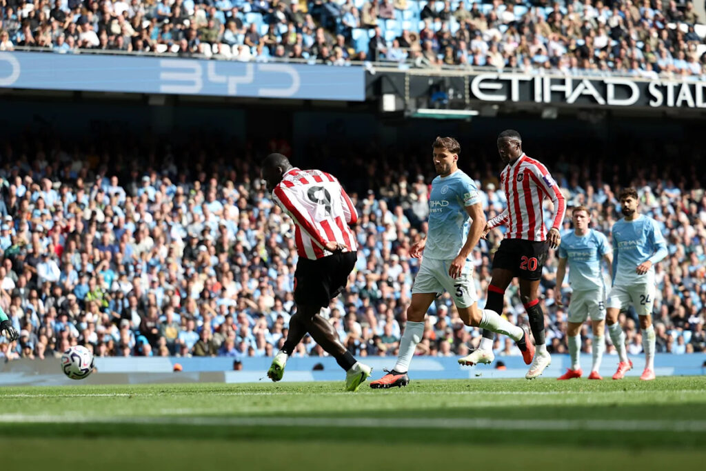 🐈‍⬛ Brian Brobbey earns cult hero status with hat-trick vs Man City - Yahoo Sports