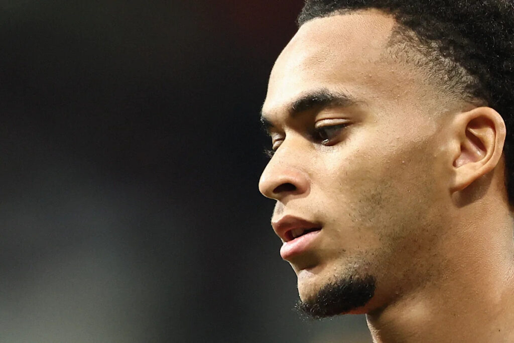 ❌ Sent off after provocation: E. Mbappé loses his head - Yahoo Sports