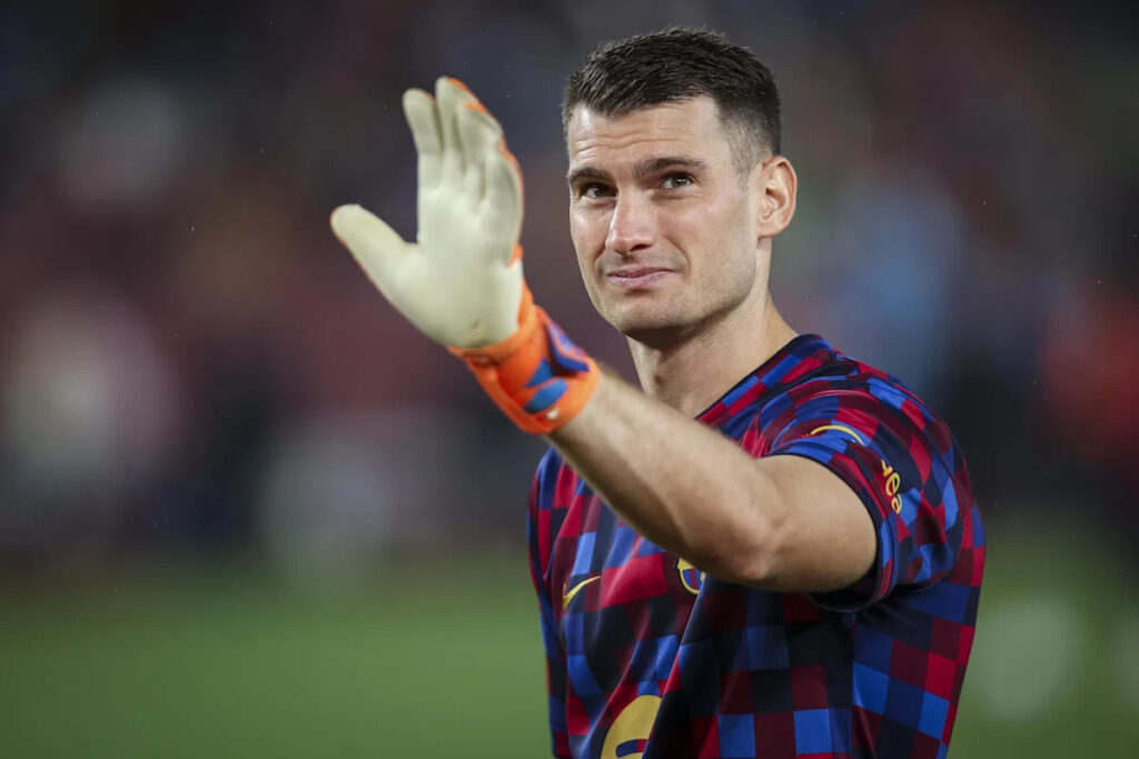 ‘We needed a change’ – Hansi Flick explains starting Dominik Livaković over Wojciech Szczęsny for Barcelona vs Sevilla - Yahoo Sports