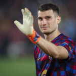 ‘We needed a change’ – Hansi Flick explains starting Dominik Livaković over Wojciech Szczęsny for Barcelona vs Sevilla - Yahoo Sports