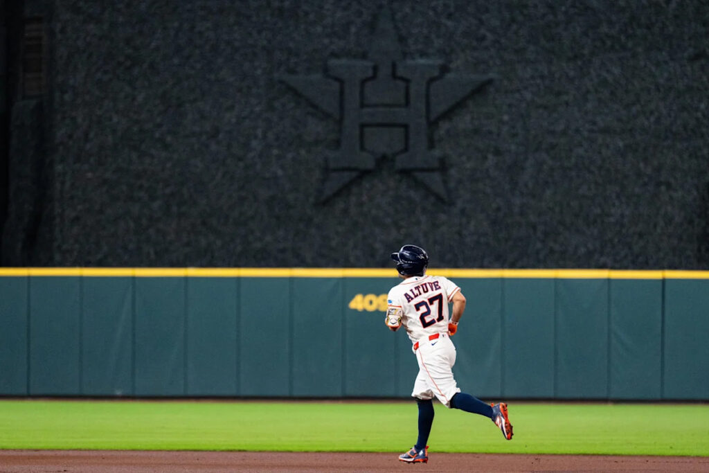 Offense Astro-logy: White Sox fall to Houston, 6-2 - sports.yahoo.com