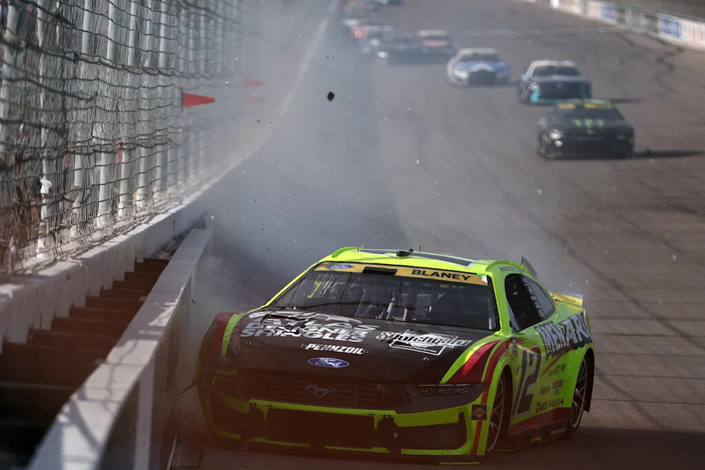Ryan Blaney knocked out of NASCAR Gateway race after brake failure - Yahoo Sports