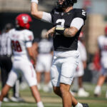 Jared Curtis has shaky first half in first Vanderbilt football start - Yahoo Sports