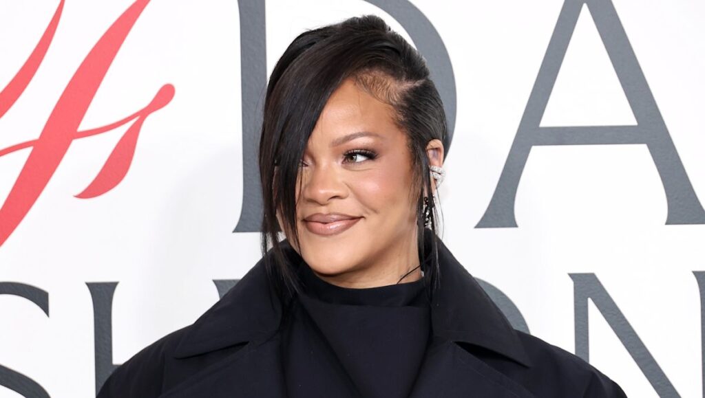 Spotted! Rihanna’s Effortless Trench Coat Style Belongs in Everyone’s Transitional Wardrobe - Yahoo