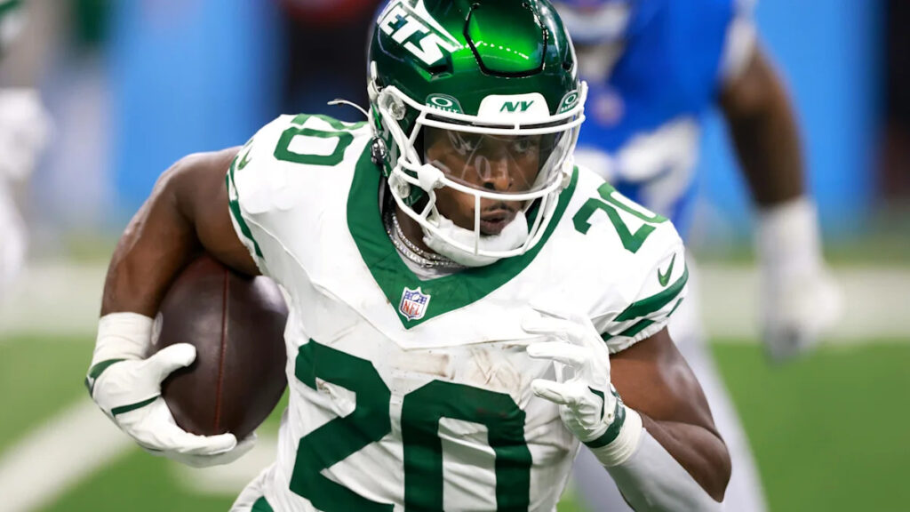 Breece Hall exits with thigh injury - Yahoo Sports