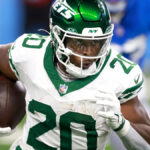 Breece Hall exits with thigh injury - Yahoo Sports
