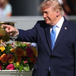 Donald Trump receives warm welcome during brief remarks at Presidents Cup - Yahoo Sports