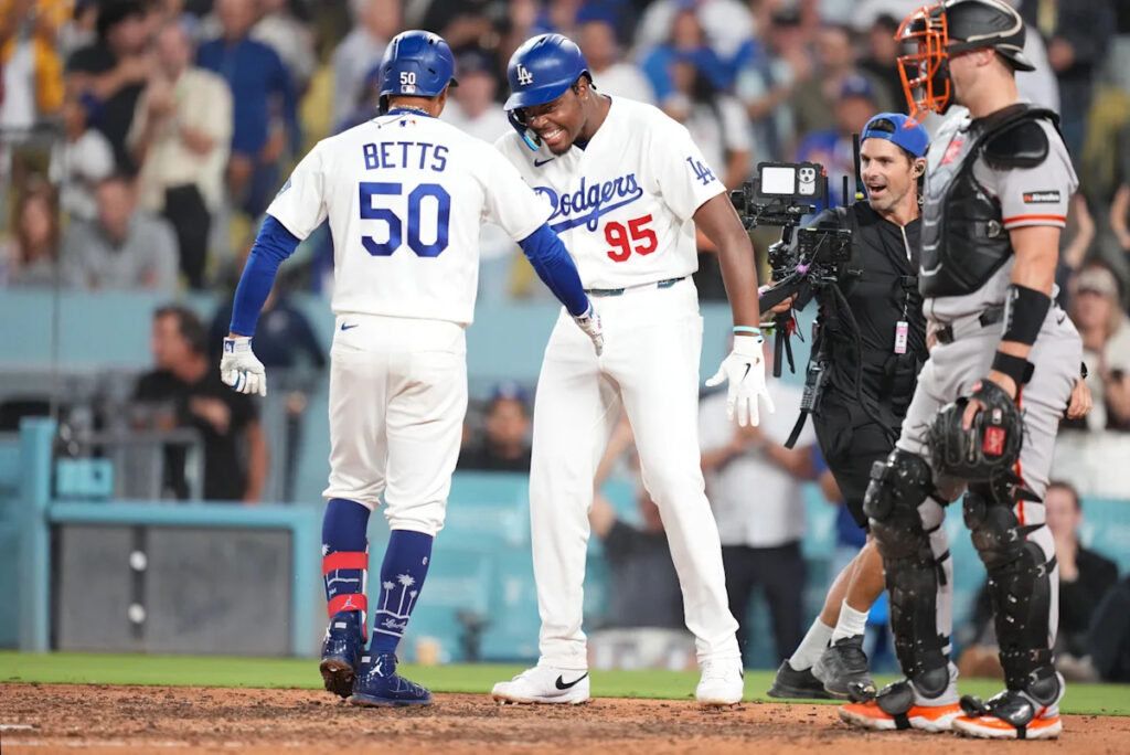 Edwin Diaz makes successful return, rookie Josue De Paula strong for Dodgers in win - Yahoo Sports