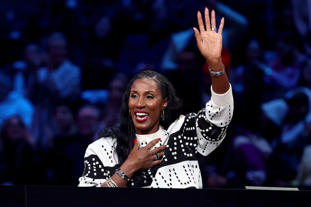 WNBA legend Lisa Leslie honored with statue outside Los Angeles arena - Yahoo