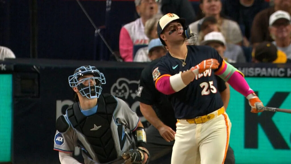 Ty France's three-run homer (21) - Yahoo Sports