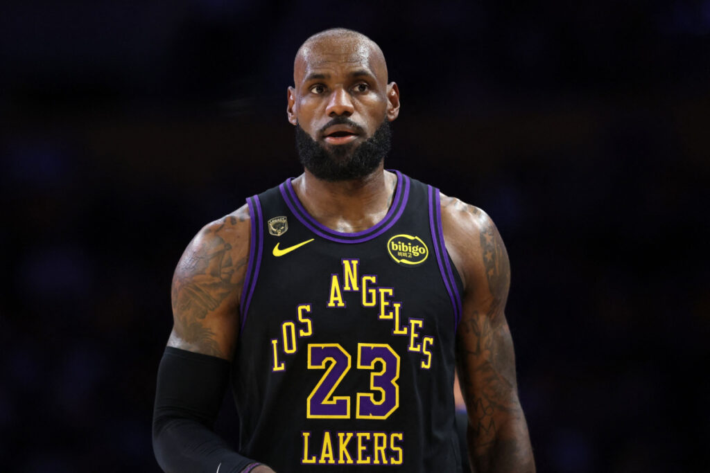 LeBron James sends strong reaction to former team's major front office move - BasketNews.com