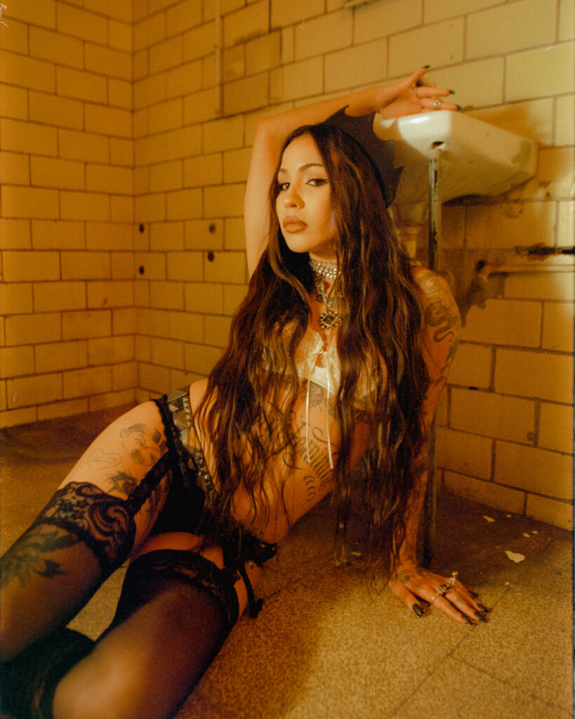 EMJAY IS MEXICO’S HYPERPOP PROVOCATEUR - Wonderland Magazine