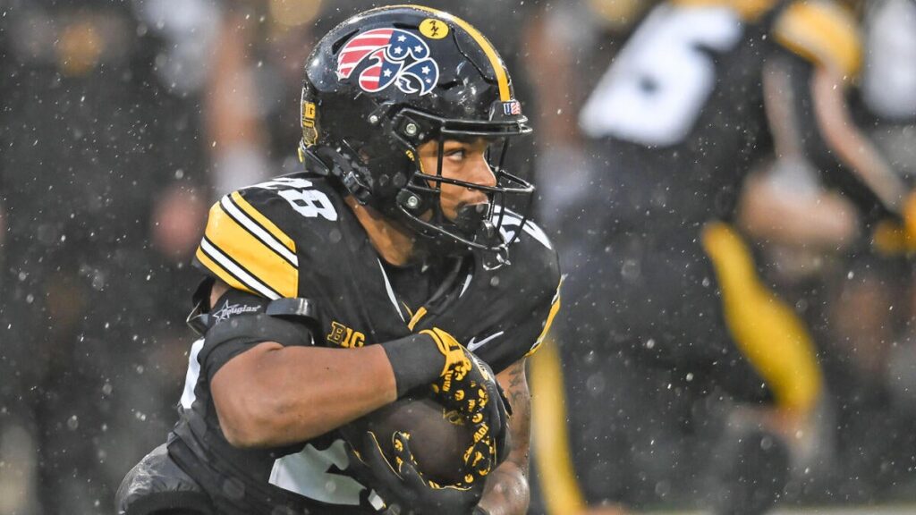 Iowa State vs. Iowa odds, picks, predictions: Betting preview, start time for Week 2 college football matchup - CBS Sports