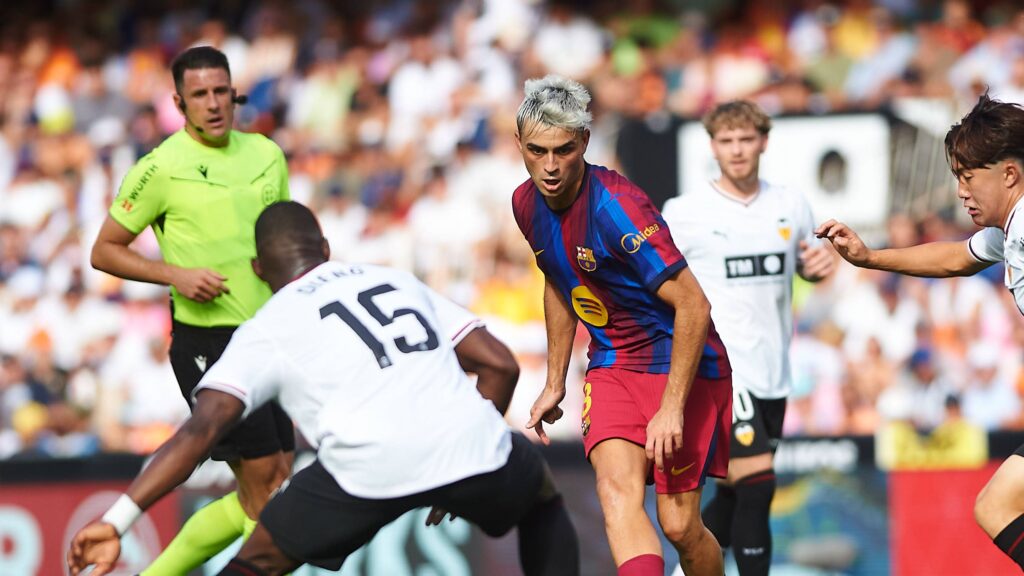 Refereeing opinion: The "wronged" Barcelona deserved a penalty - Goal.com