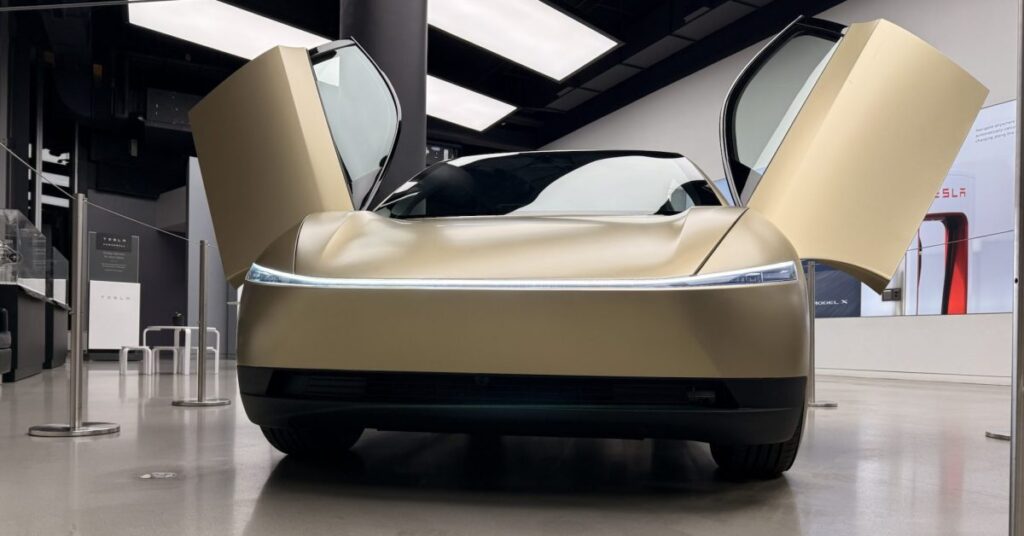 Tesla’s active robotaxi fleet in Austin crashes back to 8 vehicles after Cybercab pump - Electrek