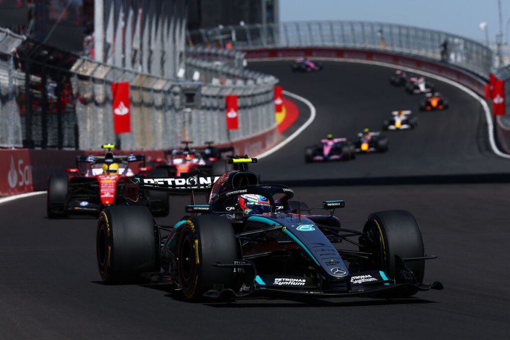 F1 Spanish GP: Kimi Antonelli wins again as VSC costs Lando Norris - Motorsport.com