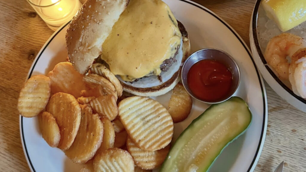 If You Want The Best Cheeseburger In New York, Head To This Brooklyn Tavern - Tasting Table