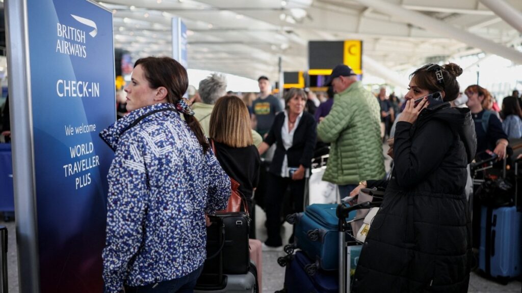 Travel chaos at UK airports as air traffic control glitch cancels over 1,000 flights - India Today