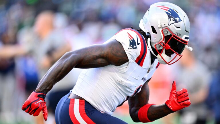 Ex-Eagles WR A.J. Brown Leaves Season Opener With Injury - heavy.com