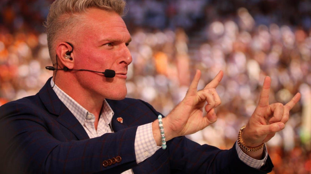Pat McAfee Recounts Watching Tennessee Game from Peyton Mannings Suite - SuaraGarut.ID