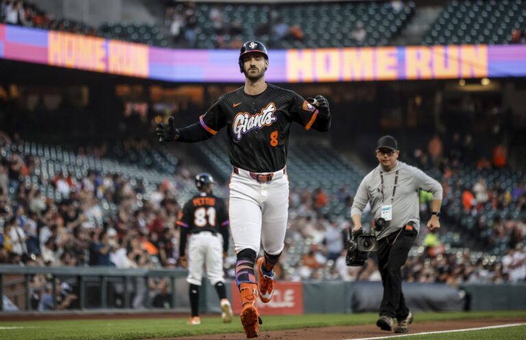 Giants’ big cast of rookies, castoffs has team playing with some spark - San Francisco Chronicle