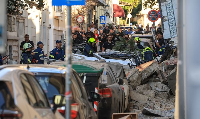 Powerful explosion in Athens destroys building near Acropolis - coastfm.co.uk