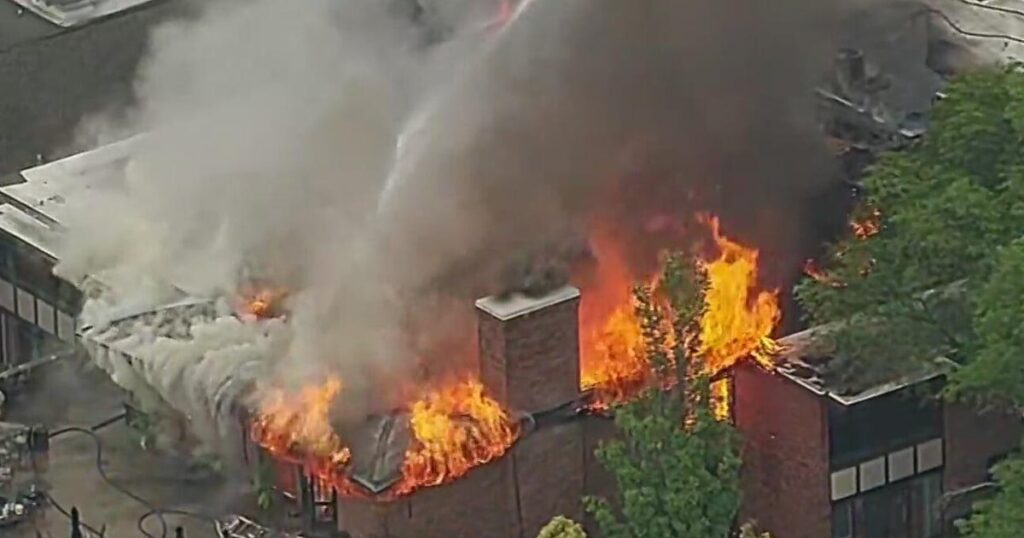 Crews respond to massive fire at Lochmoor Club in Grosse Pointe Woods - CBS News