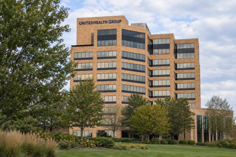 UNH Stock Drops 3.2%—Is the 36% Six-Month Rebound Overpriced? - TechStock²