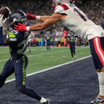 Sam Darnold injured as Seahawks defeat Patriots in NFL season opener - Los Angeles Times