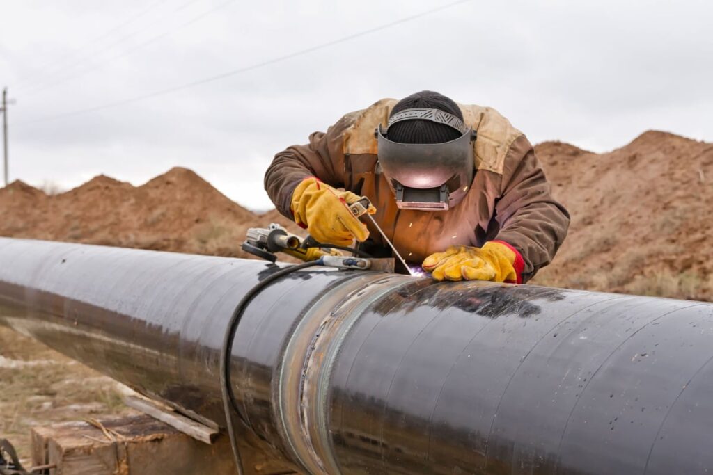 This High-Yield Pipeline Stock Could Turn $450 a Month Into a Six-Figure Portfolio Paying Real Annual Income - The Motley Fool