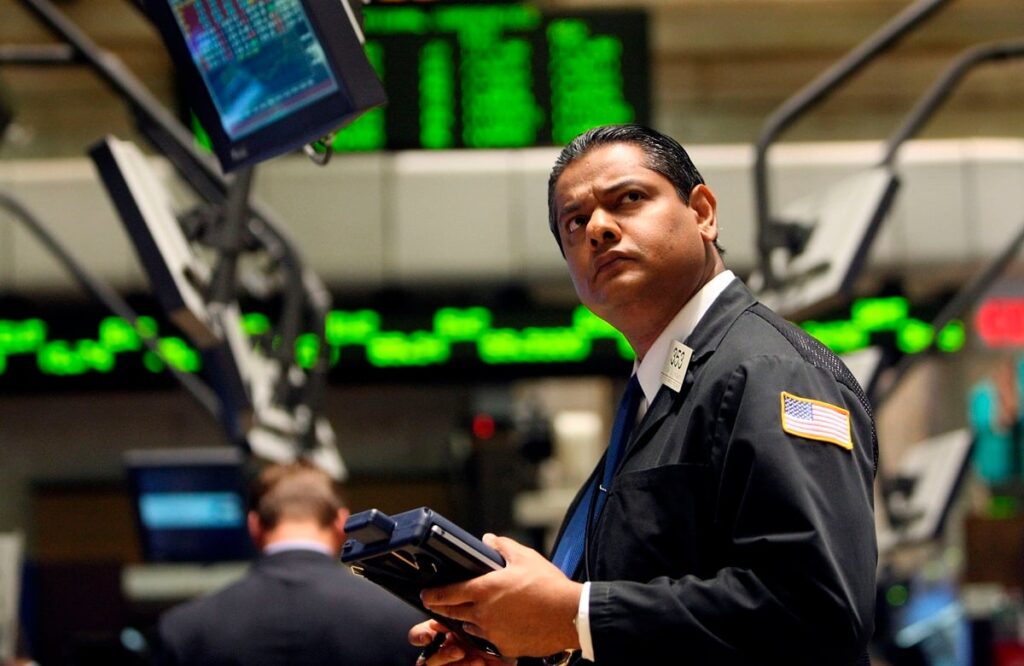 Warren Buffett Just Issued a Blunt Message as This Stock Market Warning Rings for the Second Time in 155 Years - The Motley Fool
