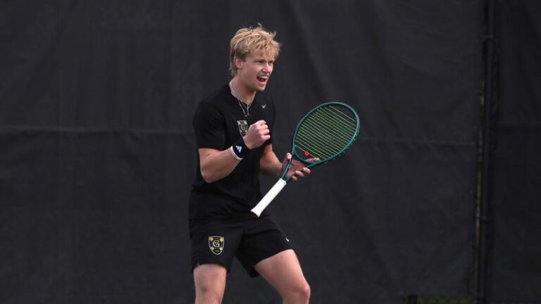 No. 23 Men’s Tennis Opens Fall Competition at Augustana Invite - gogusties.com