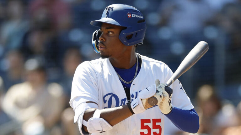 Report: Dodgers calling up top prospect De Paula - theScore