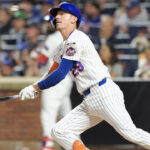 Mets' Young carted off after taking knee to head from teammate - theScore