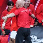 De Minaur draws blood in comeback victory over Zverev in Laver Cup as Europe puts Alcaraz up next - ABC News - Breaking News, Latest News and Videos