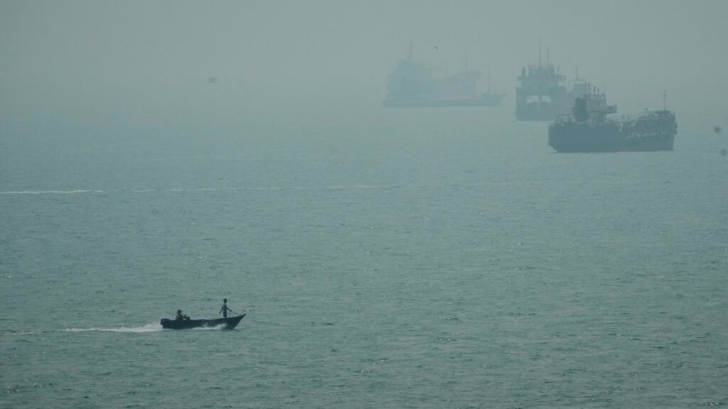 An Iranian commercial ship is struck near Strait of Hormuz with 1 dead, Iranian media say - ABC News - Breaking News, Latest News and Videos