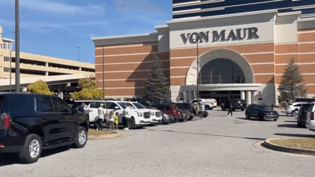 Hoover police respond to incident at Galleria food court - WBMA