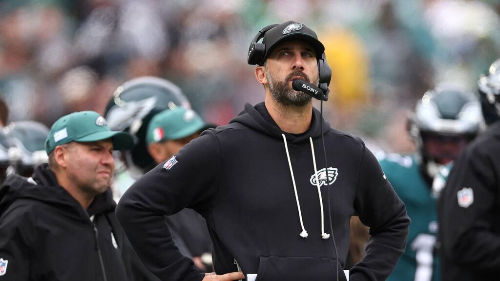 Banged Up Eagles Crumble Late In Loss To Rams, 24-20 - si.com