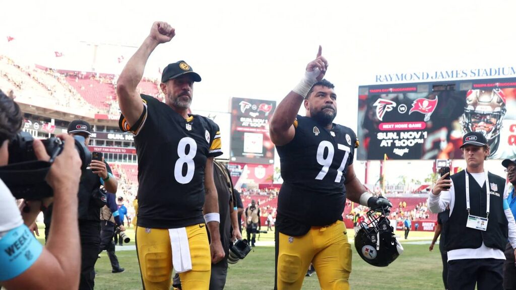 Aaron Rodgers, Paul Pogba Turn Heads as NFL Makes Historic Paris Debut - Sports Illustrated