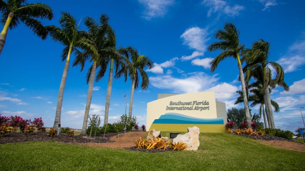 Trump, Air Force One land at RSW in Fort Myers for rally at FGCU - Naples Daily News