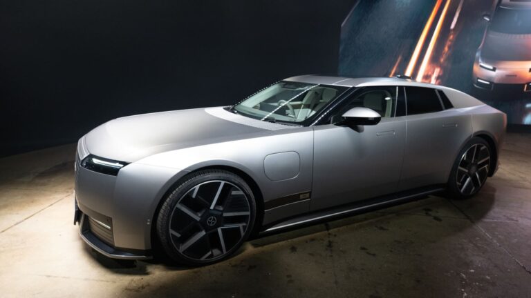 Luxury carmaker Jaguar unveils $130,500 electric vehicle in major brand reboot - CNBC