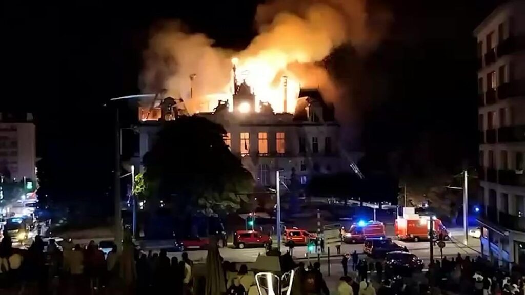 Video. Historic Limoges town hall engulfed in flames amid protests in France - Euronews.com
