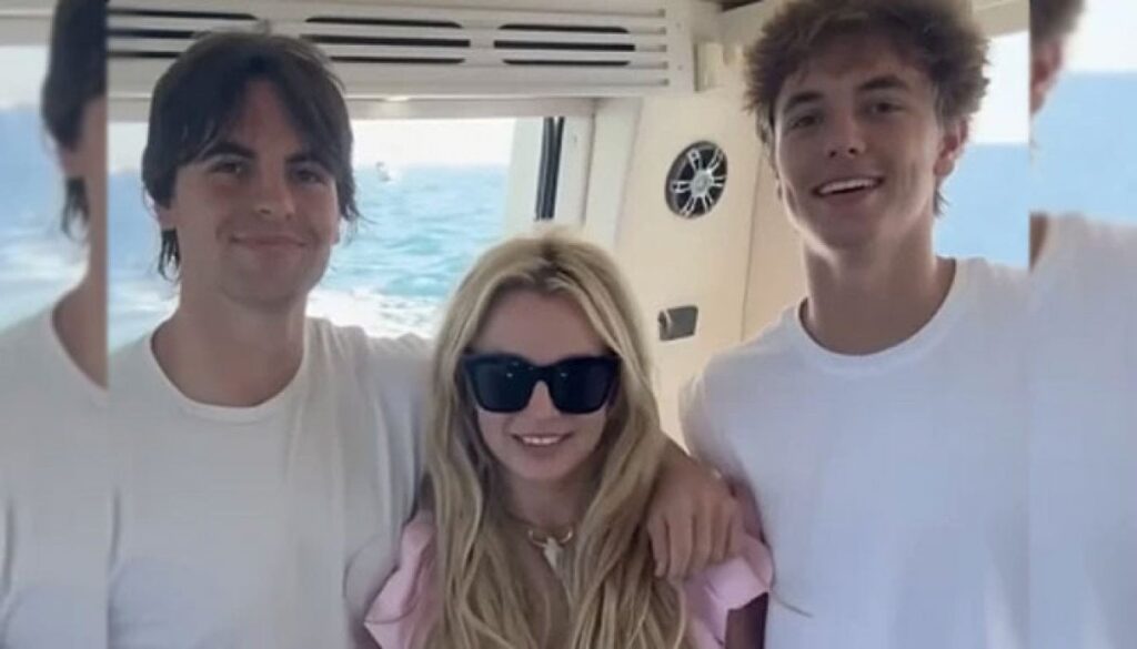 Britney Spears' rare family outing with sons takes unexpected turn at Dollywood - The News International