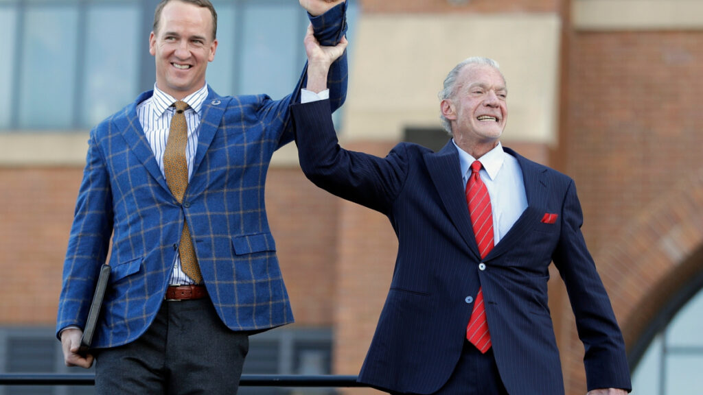 Colts target Peyton Manning for front office role after firing Ballard - MARCA