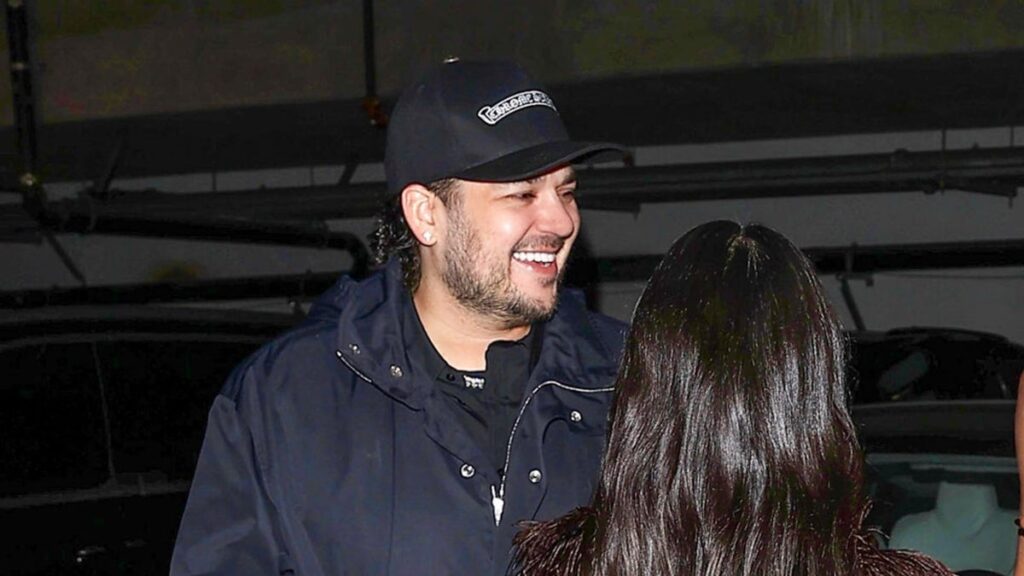 Rob Kardashian steps back into the spotlight for a special family celebration alongside his famous sisters - HOLA