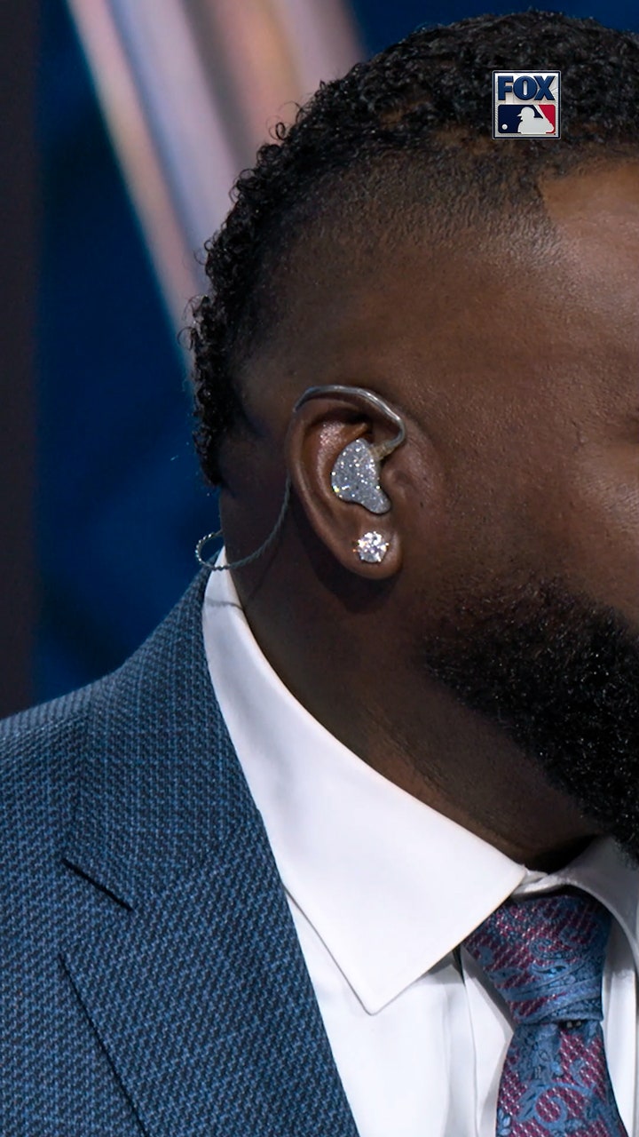 Kate Upton is a big fan of Big Papi's earpiece 😂 - FOX Sports