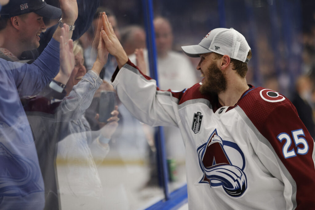 Logan O’Connor Taking Leave From Avalanche After Death Of Father, Former NHLer Myles - NHL Rumors - ProHockeyRumors.com