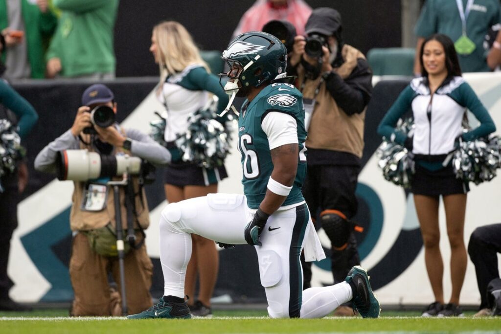 Eagles RB Saquon Barkley (hamstring) injured vs. Rams - Field Level Media