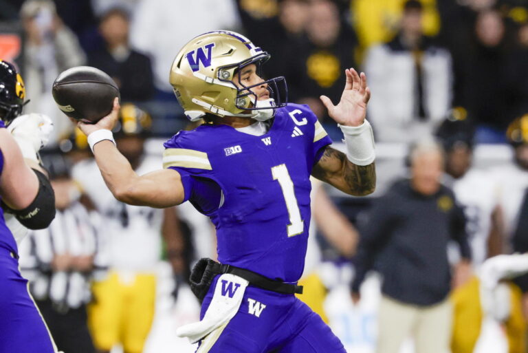 Washington Quarterback Demond Williams Jr. Exits Game vs. No. 20 Iowa - roundtable.io